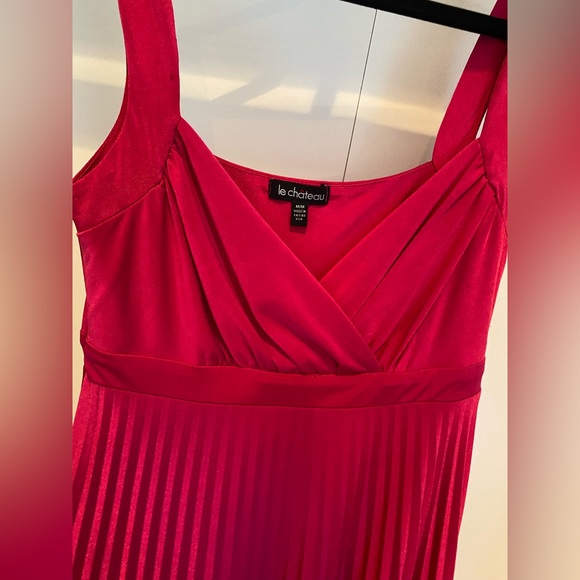 Le Chateau pink dress - Picture 3 of 4